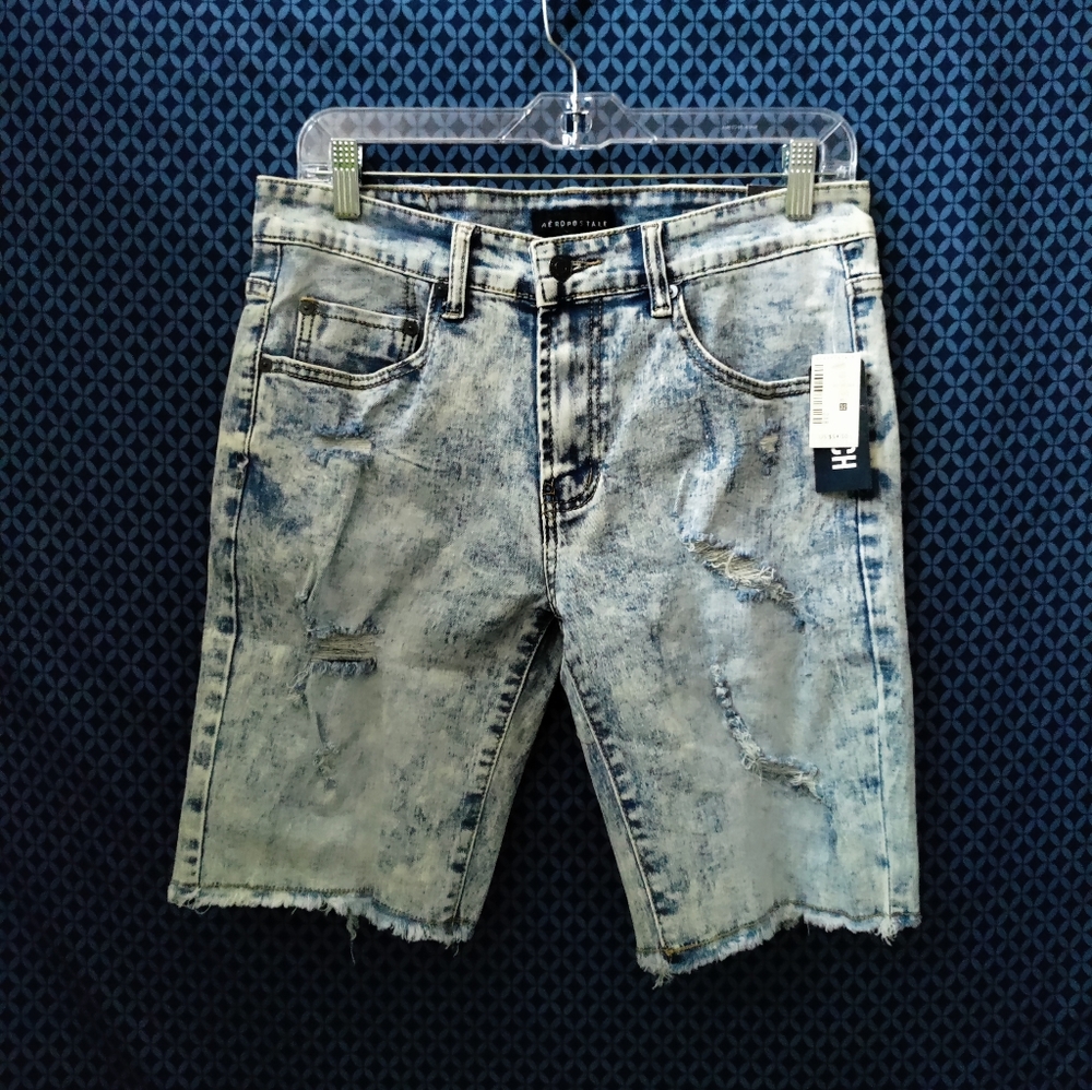 Aeropostale - Men's super skinny cut off stretch bleach-washed shorts. Size - 32